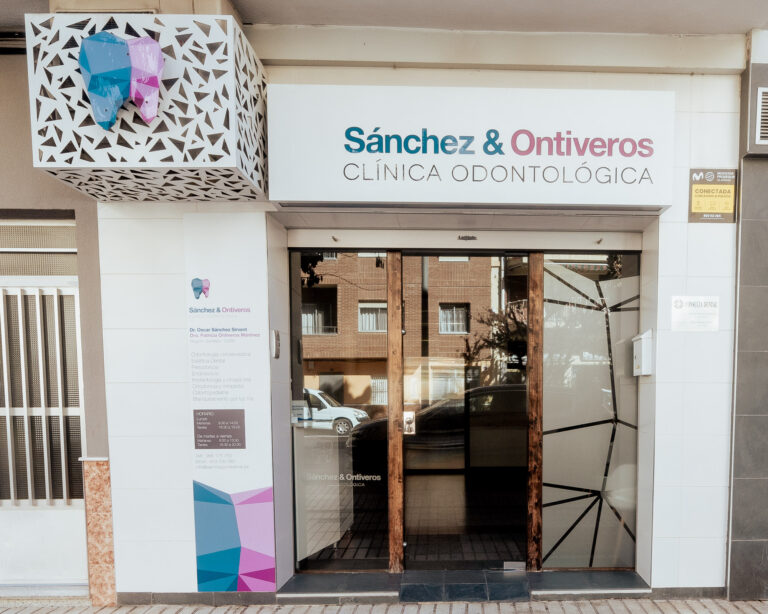 Fachada de clínica dental Sánchez y Ontiveros